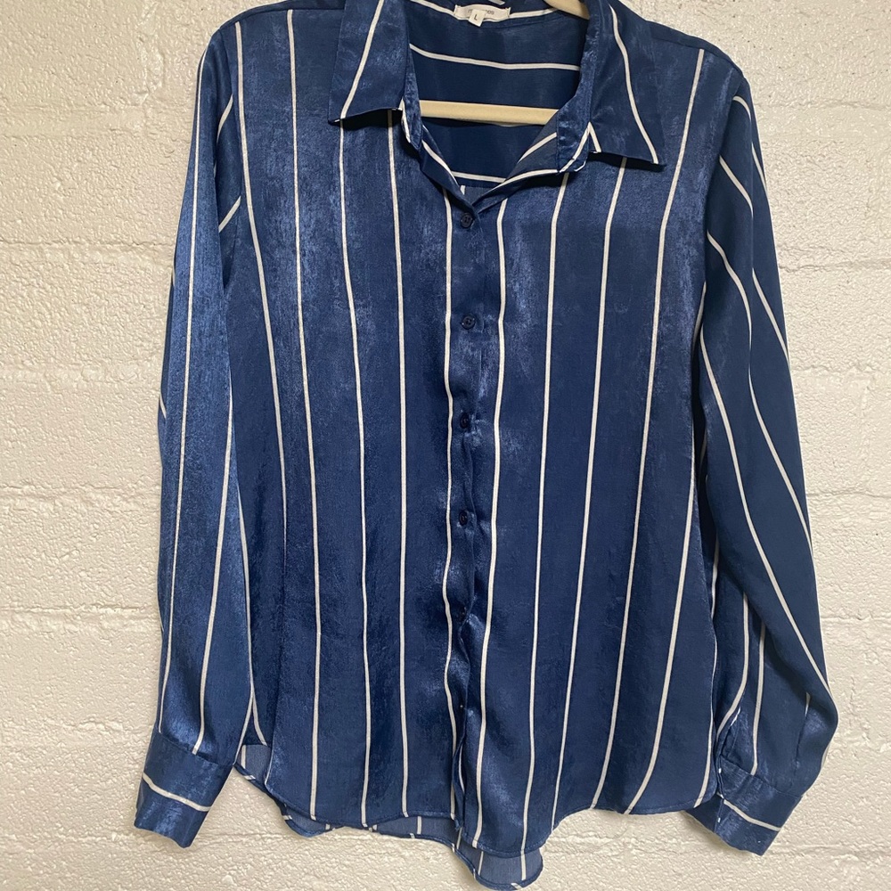 Maurice’s Button down top - Picture 5 of 5